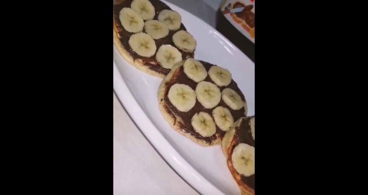 yt 270581 pancakes trs facile 1210x642 - البانكيك باسهل و ارواع طريقةا👌🏻pancakes très facile